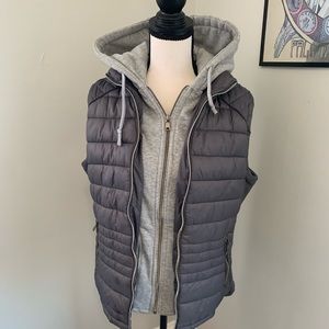Women’s puffer vest with removable mock hoodie